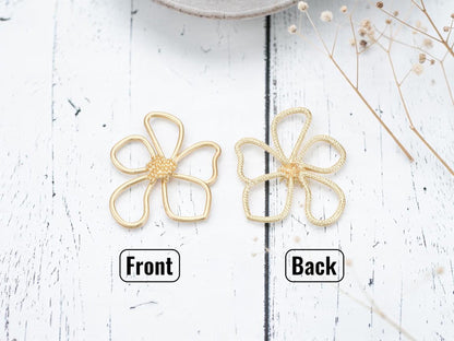 Daisy Flower Pendant - Metal Pendant - Gold Pendant - 43x38mm - 1pc - (B815)