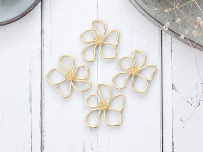 Daisy Flower Pendant - Metal Pendant - Gold Pendant - 43x38mm - 1pc - (B815)