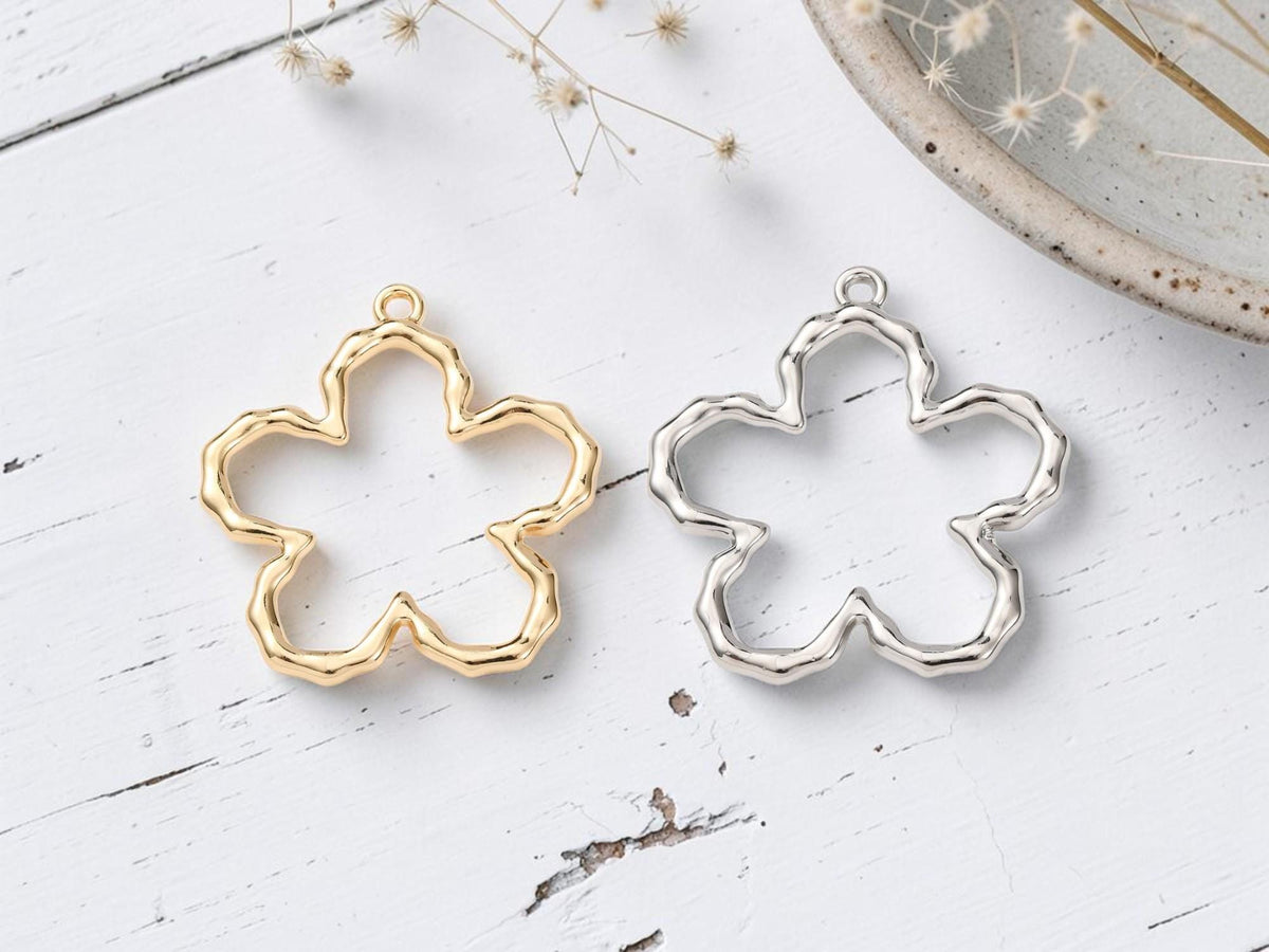 Hammered Metal Flower Pendant - Gold or Platinum - 43x40mm - 1pcs