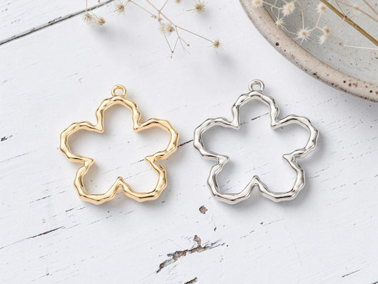Hammered Metal Flower Pendant - Gold or Platinum - 43x40mm - 1pcs