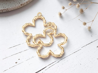 Hammered Metal Flower Pendant - Gold or Platinum - 43x40mm - 1pcs