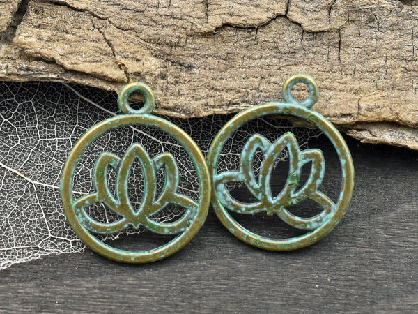 *10* 24x20mm Antique Bronze Green Patina Lotus Flower Round Charms