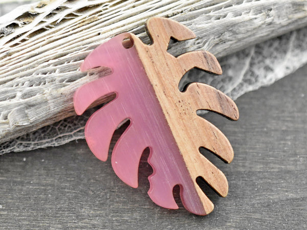 37x30mm Wood Resin Monstera Leaf Pendant (Pink)