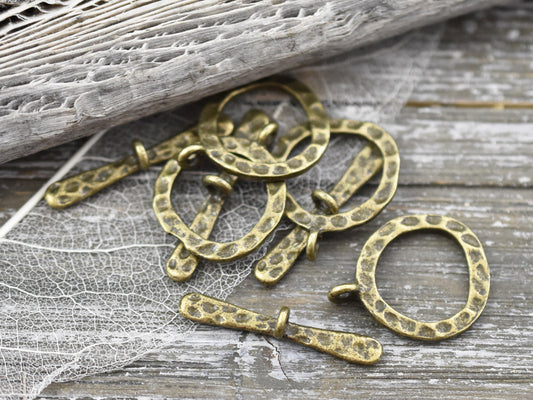 *10* 23x19mm Antique Bronze Hammered Round Toggle Clasps