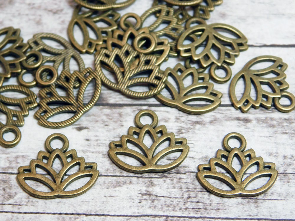 Lotus Flower Charm - Metal Charms - Bronze Charms - Yoga Charms - Floral Charms - 15x17mm - 10pcs - (5685)