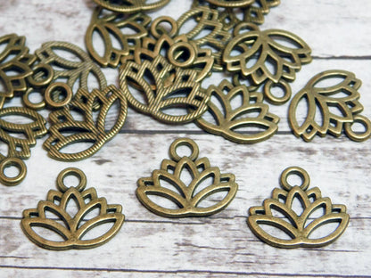 Lotus Flower Charm - Metal Charms - Bronze Charms - Yoga Charms - Floral Charms - 15x17mm - 10pcs - (5685)