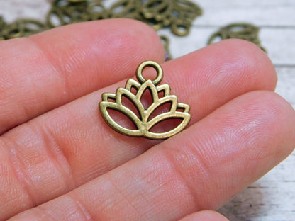 Lotus Flower Charm - Metal Charms - Bronze Charms - Yoga Charms - Floral Charms - 15x17mm - 10pcs - (5685)