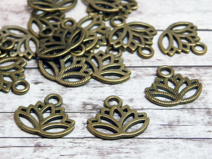 Lotus Flower Charm - Metal Charms - Bronze Charms - Yoga Charms - Floral Charms - 15x17mm - 10pcs - (5685)