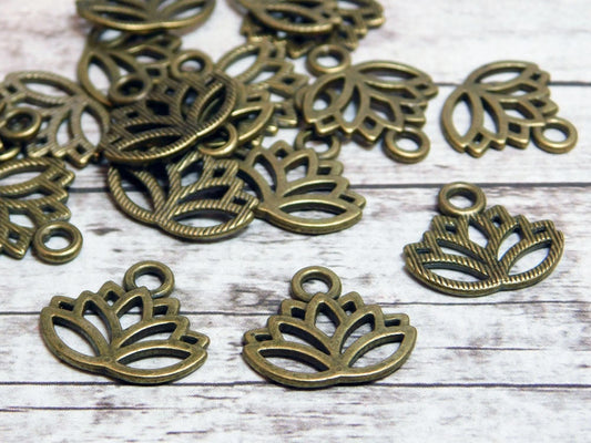 Lotus Flower Charm - Metal Charms - Bronze Charms - Yoga Charms - Floral Charms - 15x17mm - 10pcs - (5685)