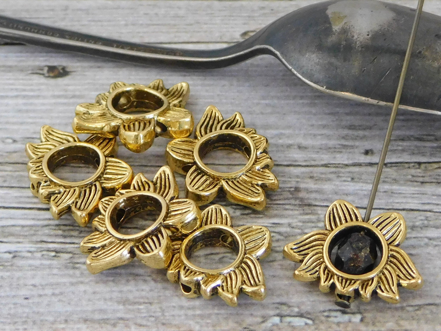 *15* 14x19mm Antique Gold Lotus Flower Bead Frames