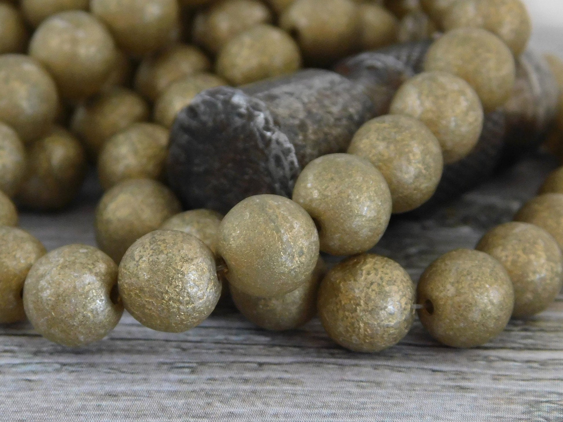 Czech Glass Beads - Gold Beads - Etched Beads - Picasso Beads - 8mm Beads - Druk Beads - Round Beads - 15pcs - (B540)