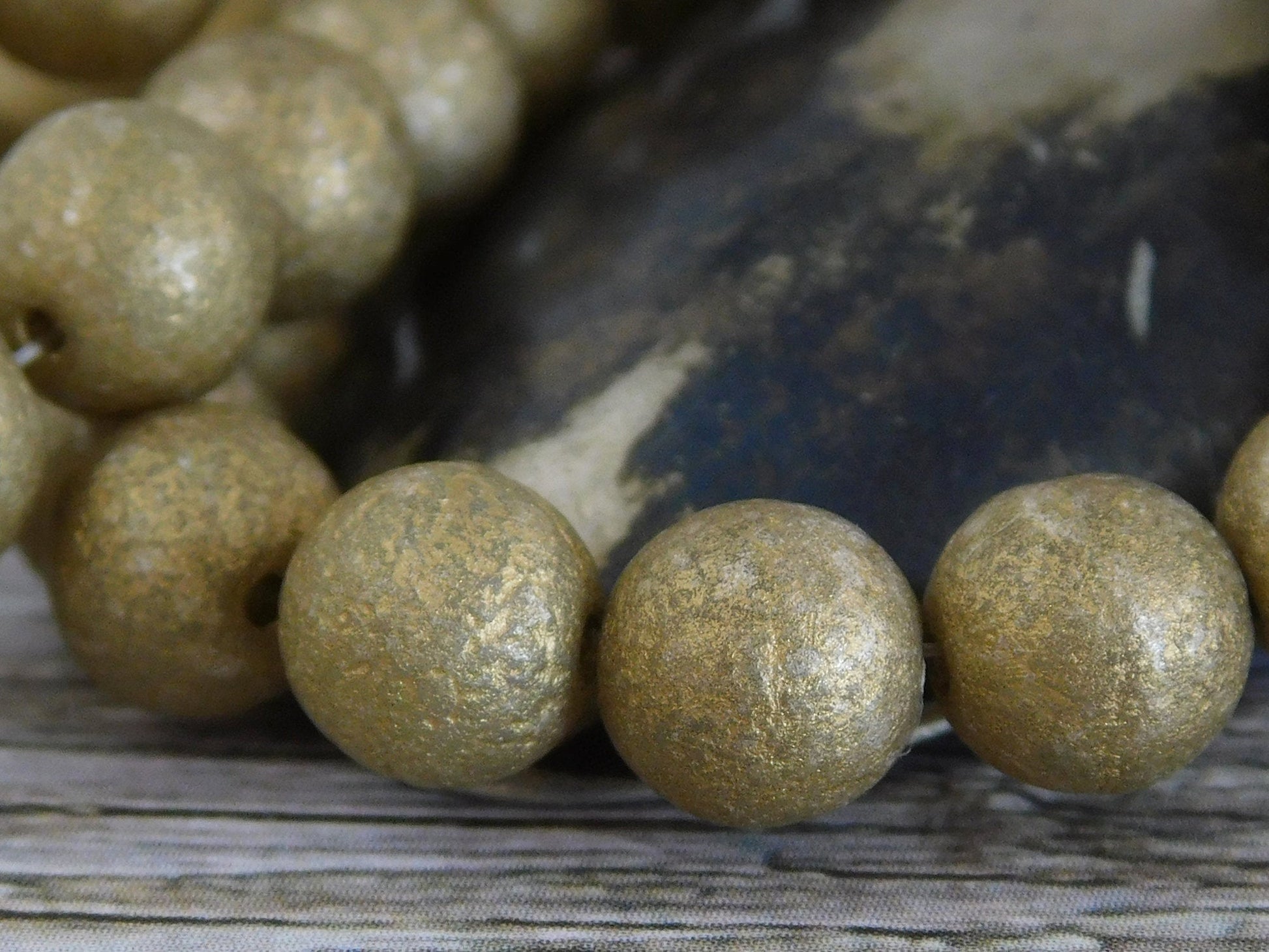 Czech Glass Beads - Gold Beads - Etched Beads - Picasso Beads - 8mm Beads - Druk Beads - Round Beads - 15pcs - (B540)