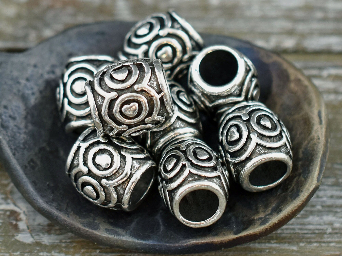 *10* 10x9mm Antique  Silver Art Deco Barrel Beads