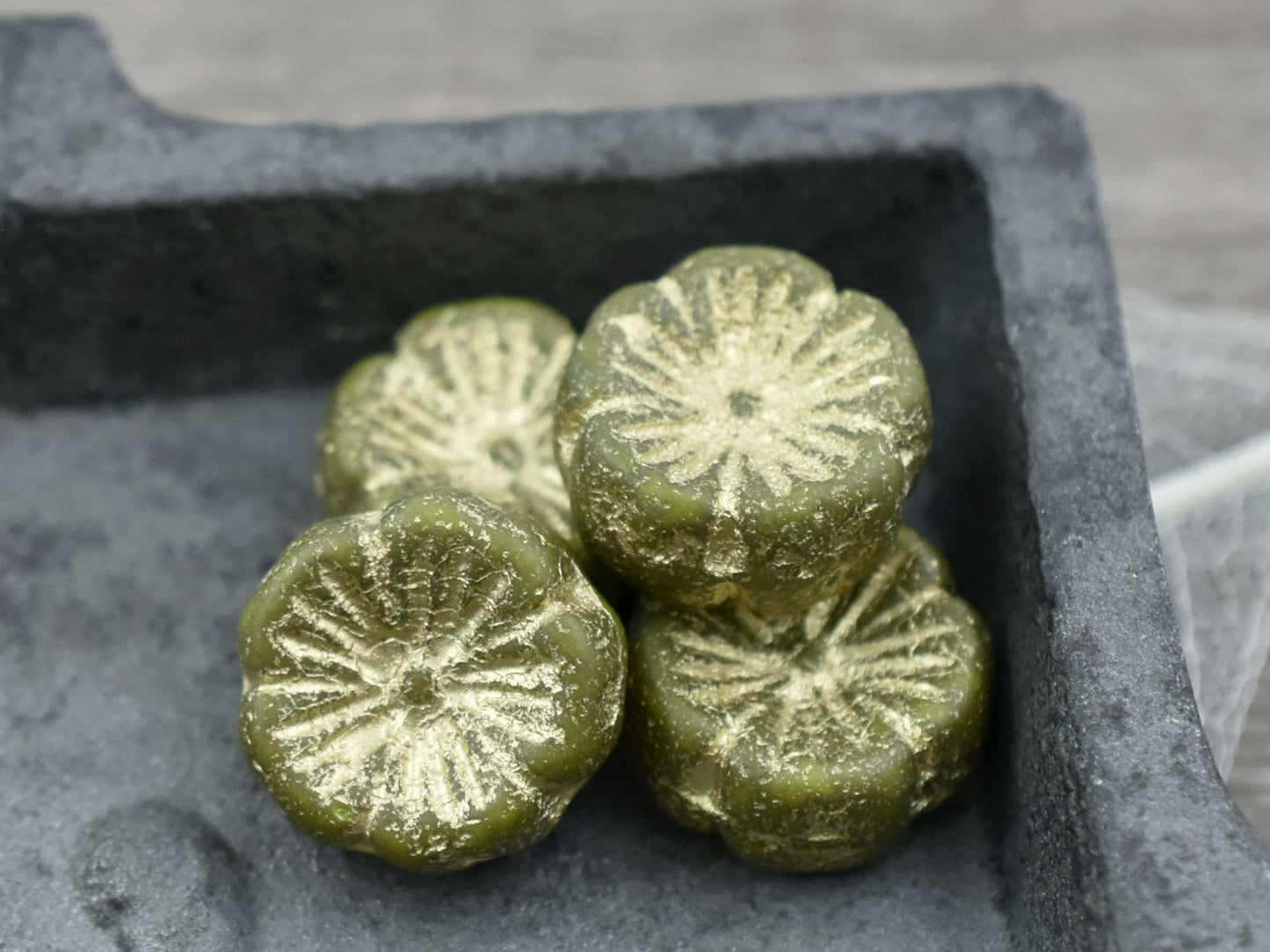 Czech Glass Beads - Flower Beads - Etched Beads - 14mm Hawaiian Flower Beads - Czech Beads - Hibiscus Flowers - 6pcs (A52)