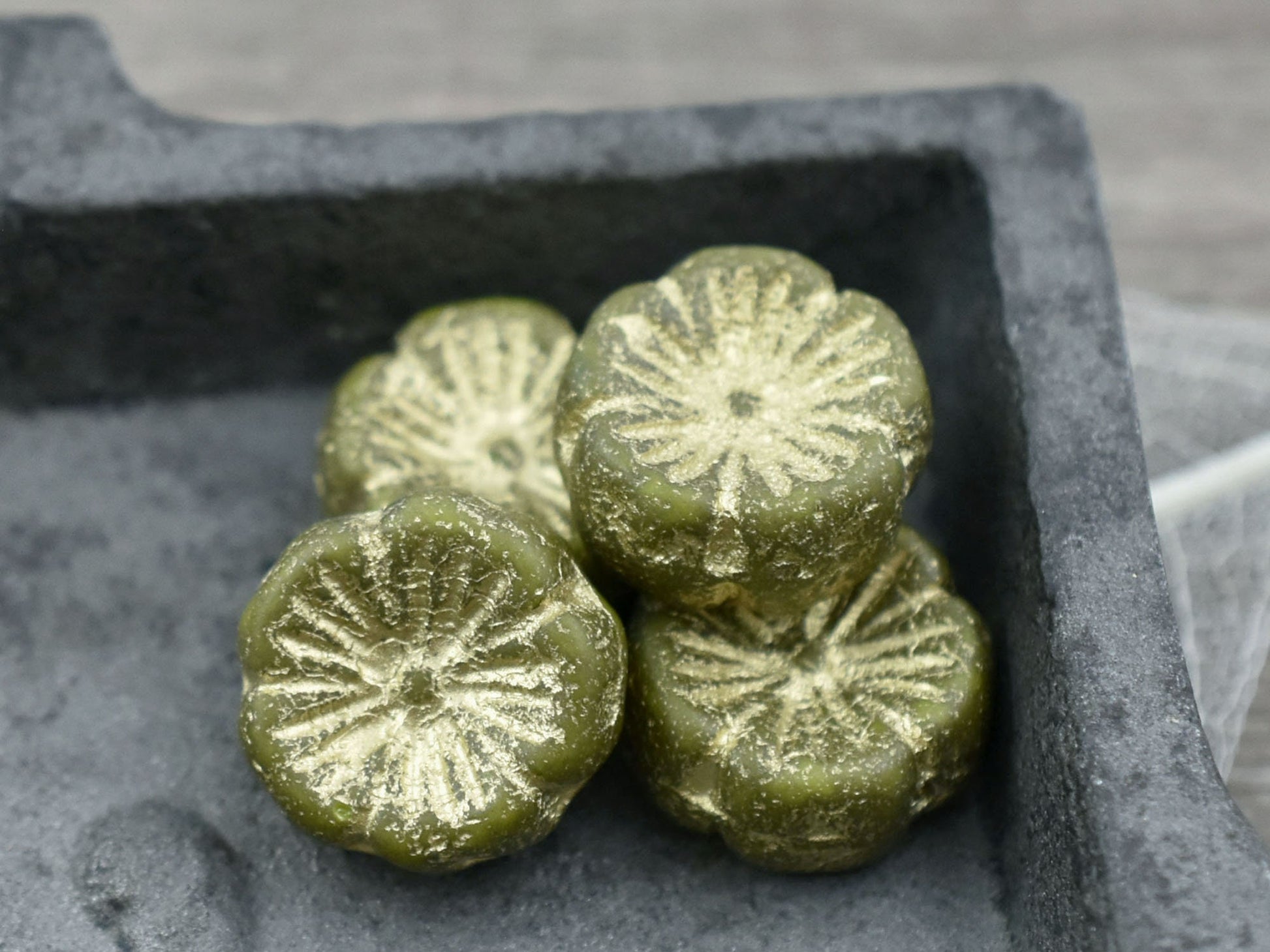 Czech Glass Beads - Flower Beads - Etched Beads - 14mm Hawaiian Flower Beads - Czech Beads - Hibiscus Flowers - 6pcs (A52)