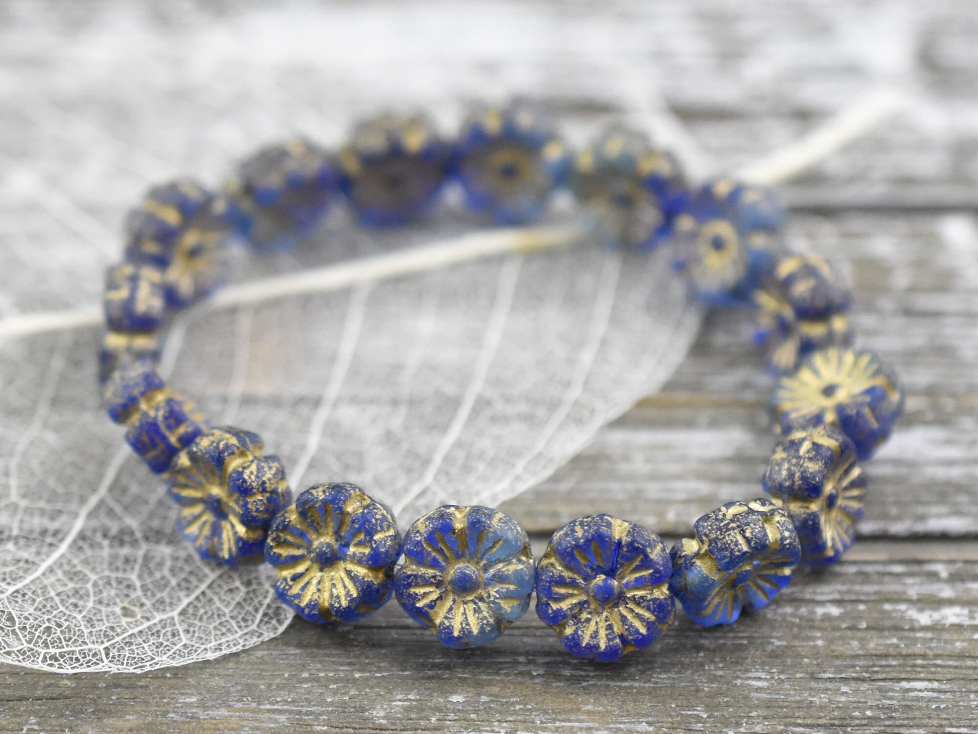 Czech Flower Beads - Czech Glass Beads - Hawaiian Flower Beads - 16pcs - 9mm - (A199)