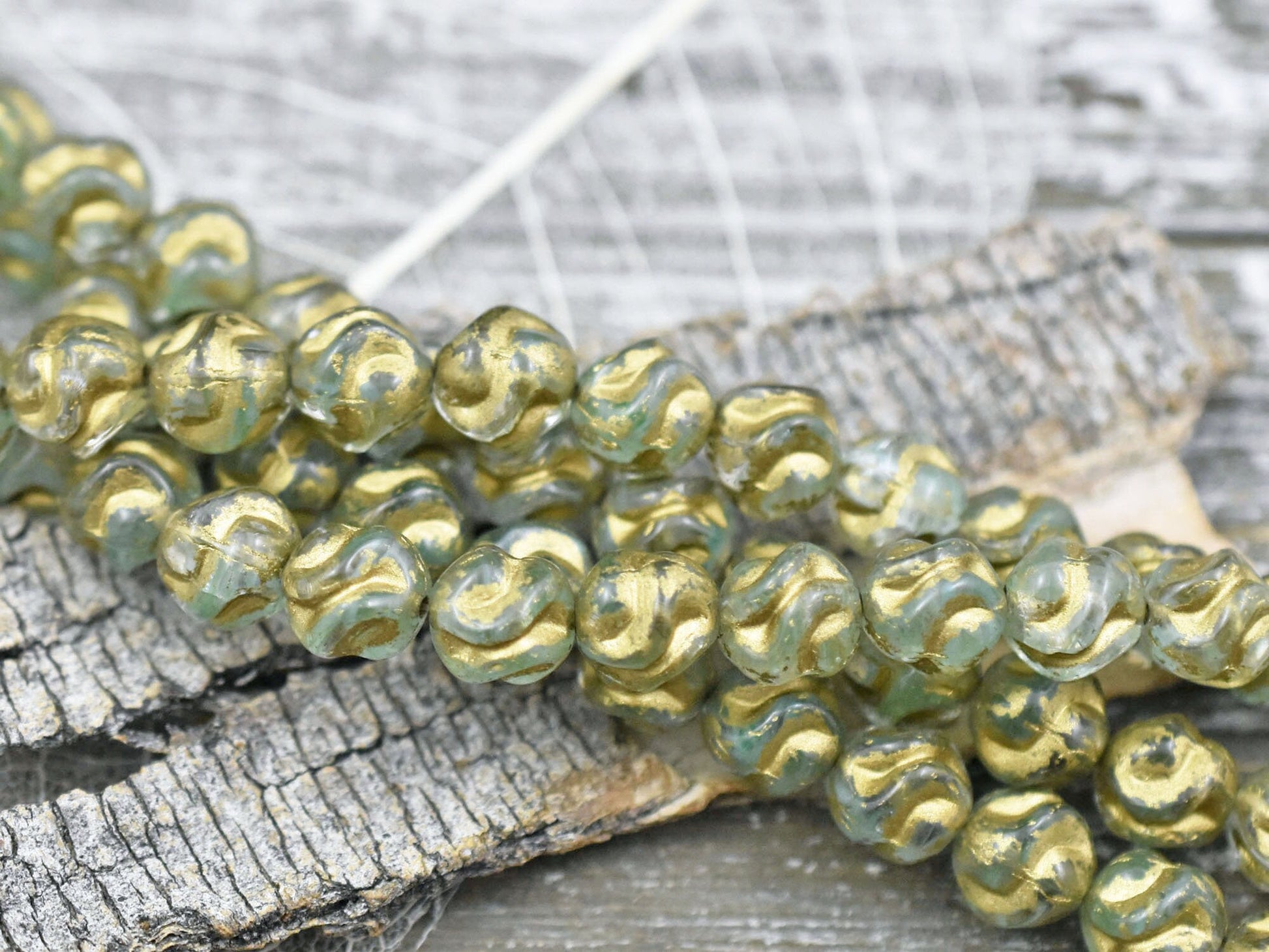 Czech Glass Beads - Round Beads - Love Knot Beads - Ruffled Round Beads - 8mm - 15pcs - (5246)