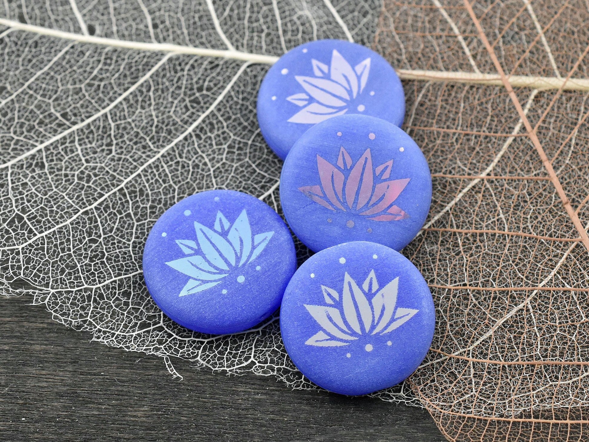 Czech Glass Beads - Laser Etched Beads - Lotus Flower Beads - Tattoo Beads - Picasso Beads - 17mm - 8pcs - (5874)