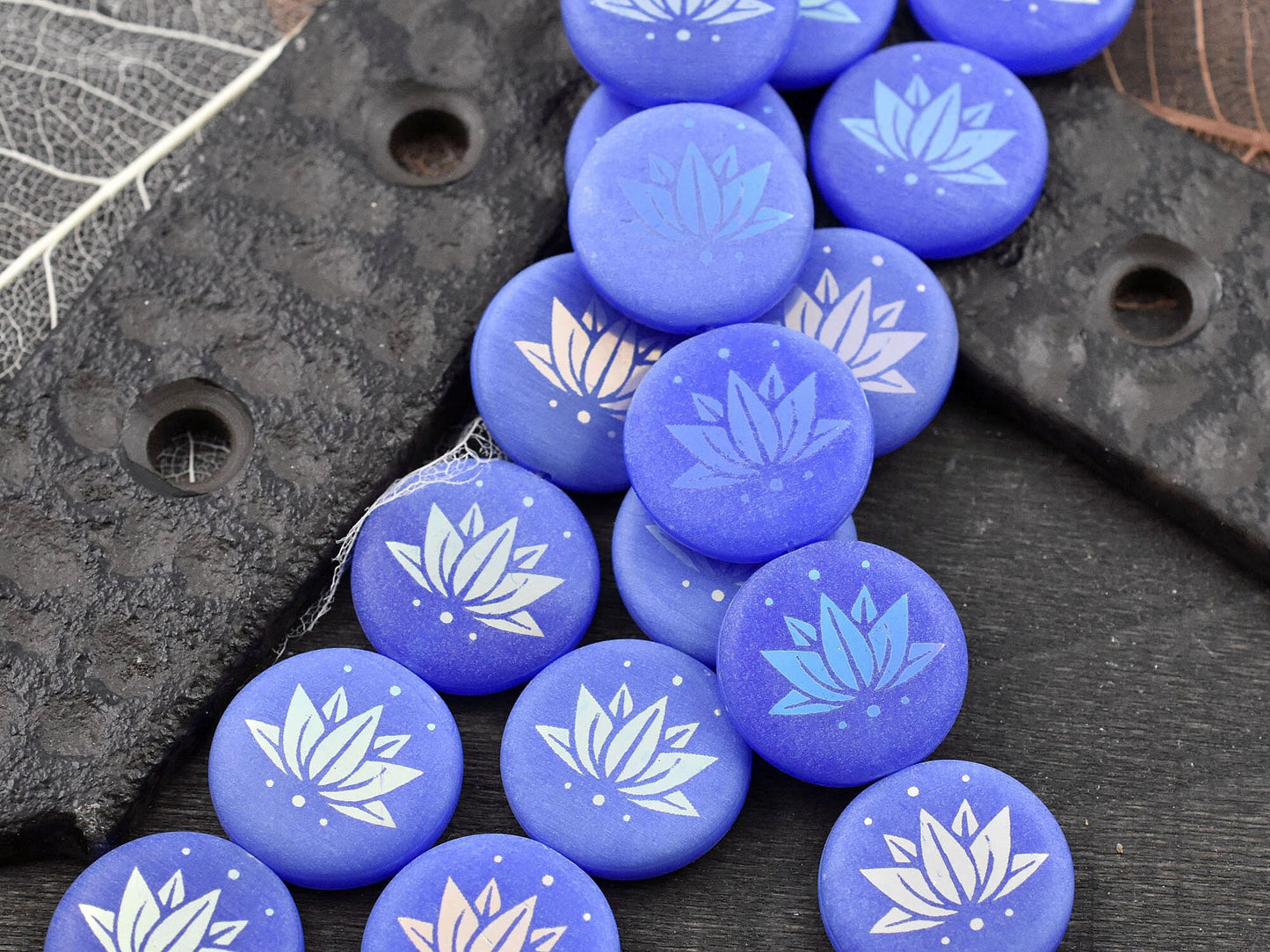 Czech Glass Beads - Laser Etched Beads - Lotus Flower Beads - Tattoo Beads - Picasso Beads - 17mm - 8pcs - (5874)