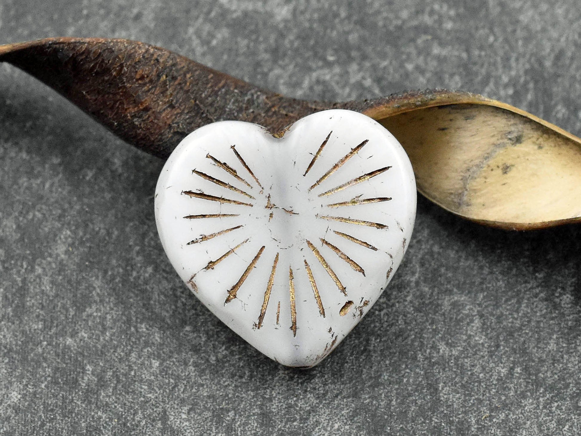 Heart Beads - Czech Glass Beads - Heart Pendant - Heart Focal Bead - 22mm - 4pcs - (5123)