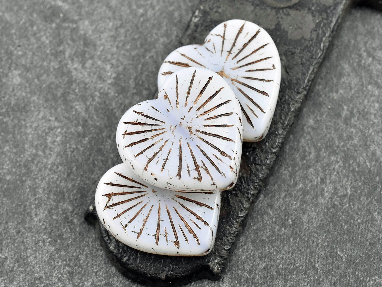 Heart Beads - Czech Glass Beads - Heart Pendant - Heart Focal Bead - 22mm - 4pcs - (5649)