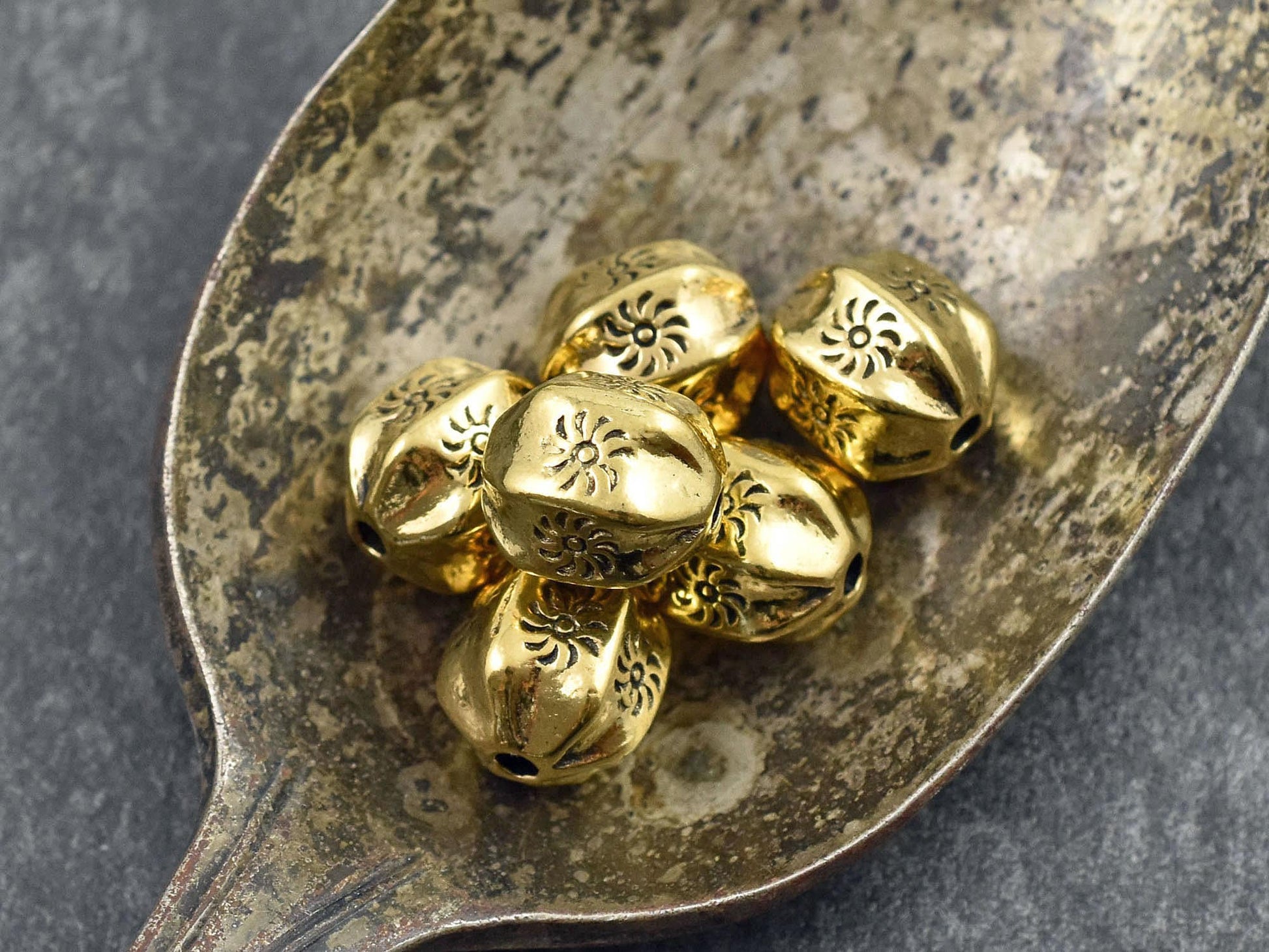 Metal Beads - Antique Gold - Gold Beads - Large Metal Beads - Sun Beads - 11x9mm - 10pcs - (553)