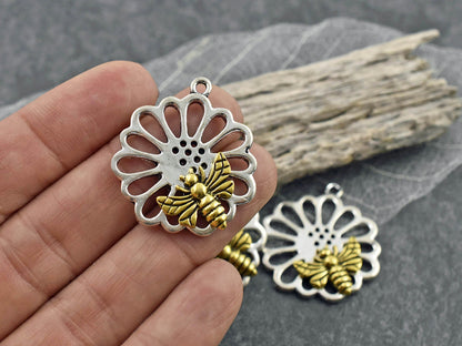 Bee Charms - Bee Pendant - Metal Charms - Small Pendant - 33x29mm - 10pcs - (3443)