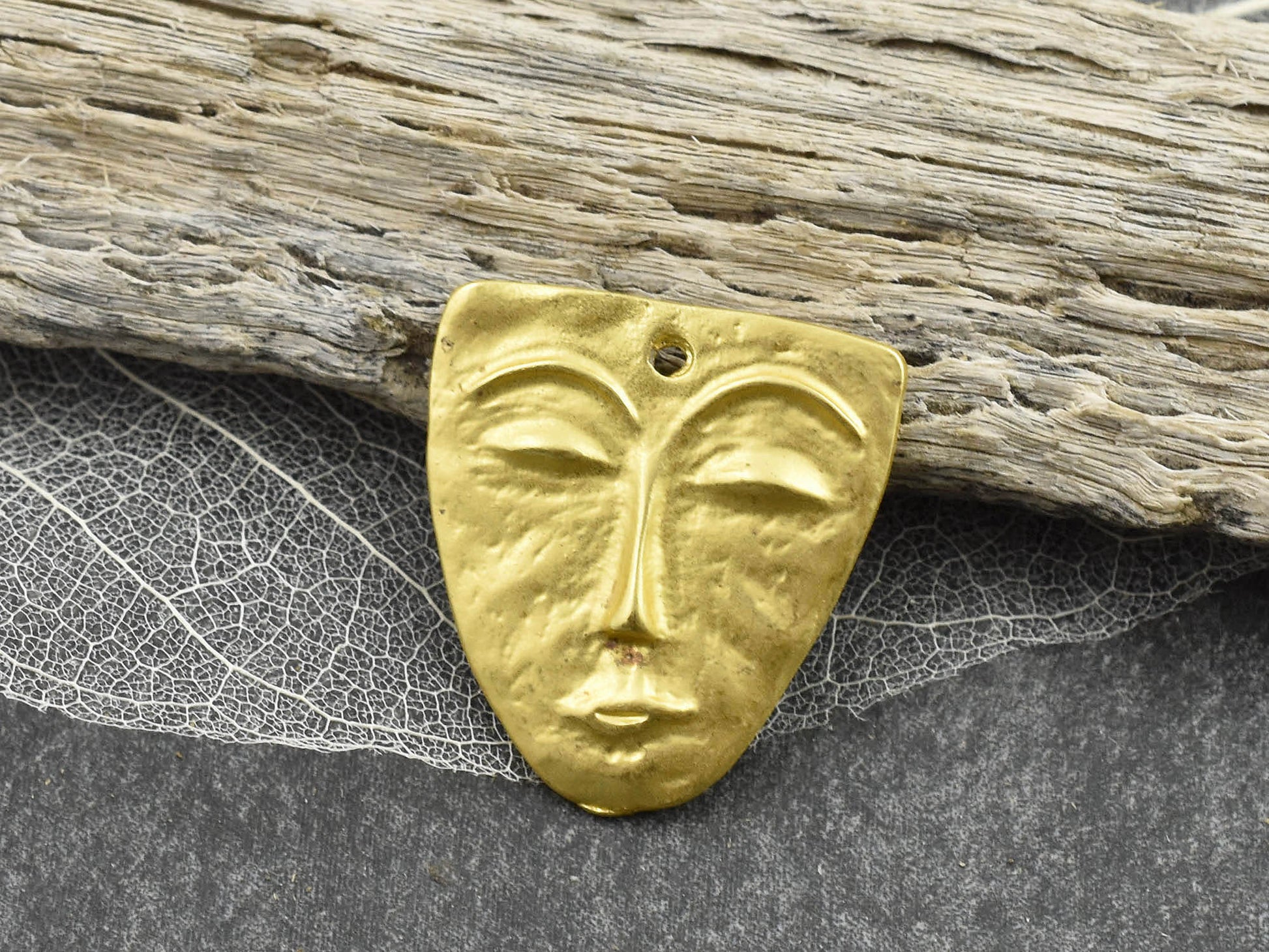 Mayan Charms - Metal Charms - Mask Charms - Gold Charms - 25x24mm - 5pcs - (653)