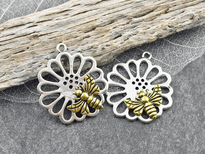 Bee Charms - Bee Pendant - Metal Charms - Small Pendant - 33x29mm - 10pcs - (3443)