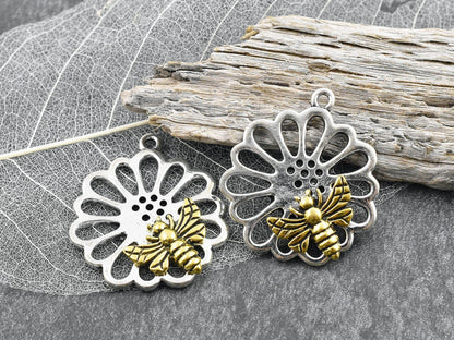 Bee Charms - Bee Pendant - Metal Charms - Small Pendant - 33x29mm - 10pcs - (3443)