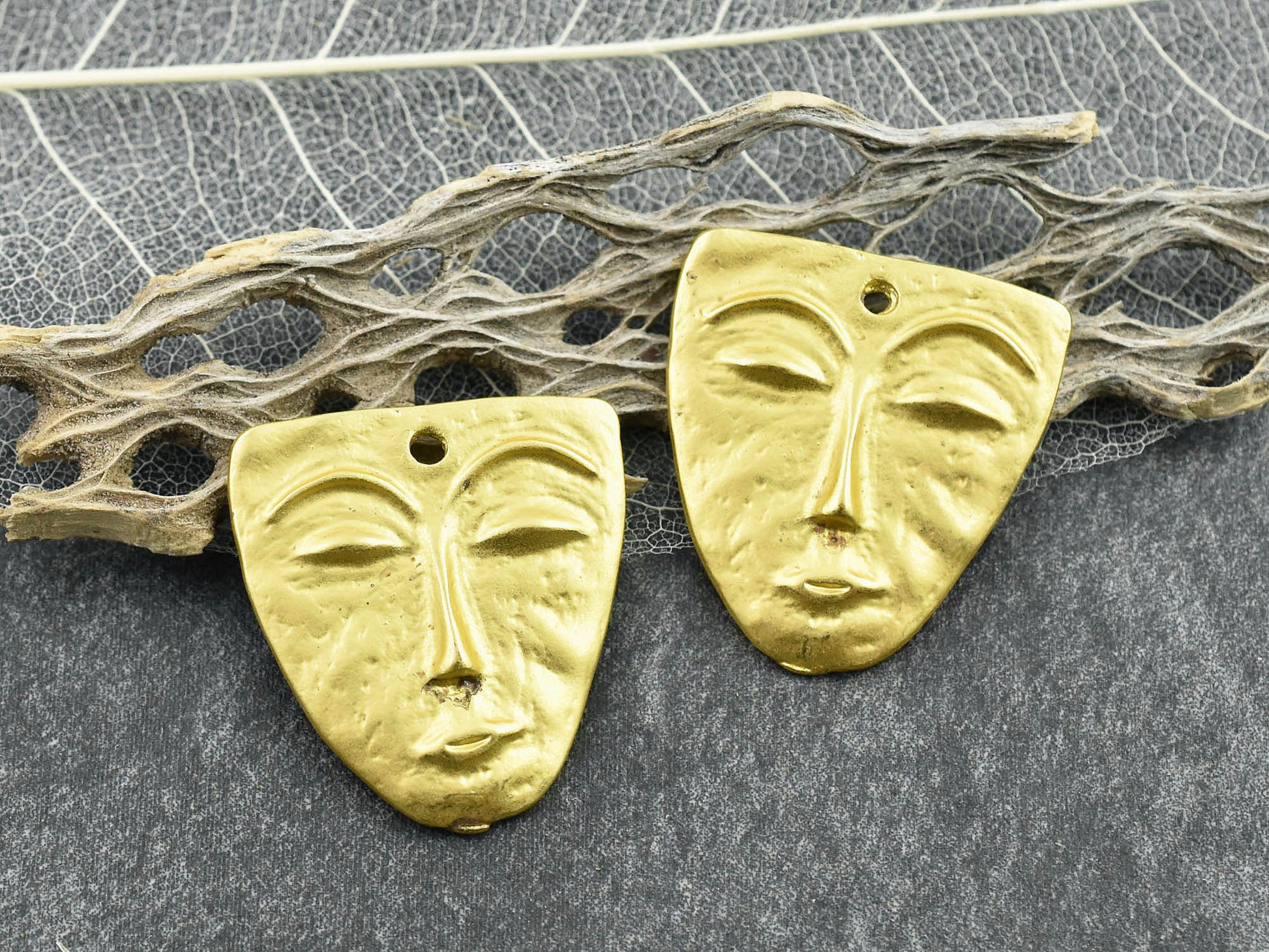 Mayan Charms - Metal Charms - Mask Charms - Gold Charms - 25x24mm - 5pcs - (653)