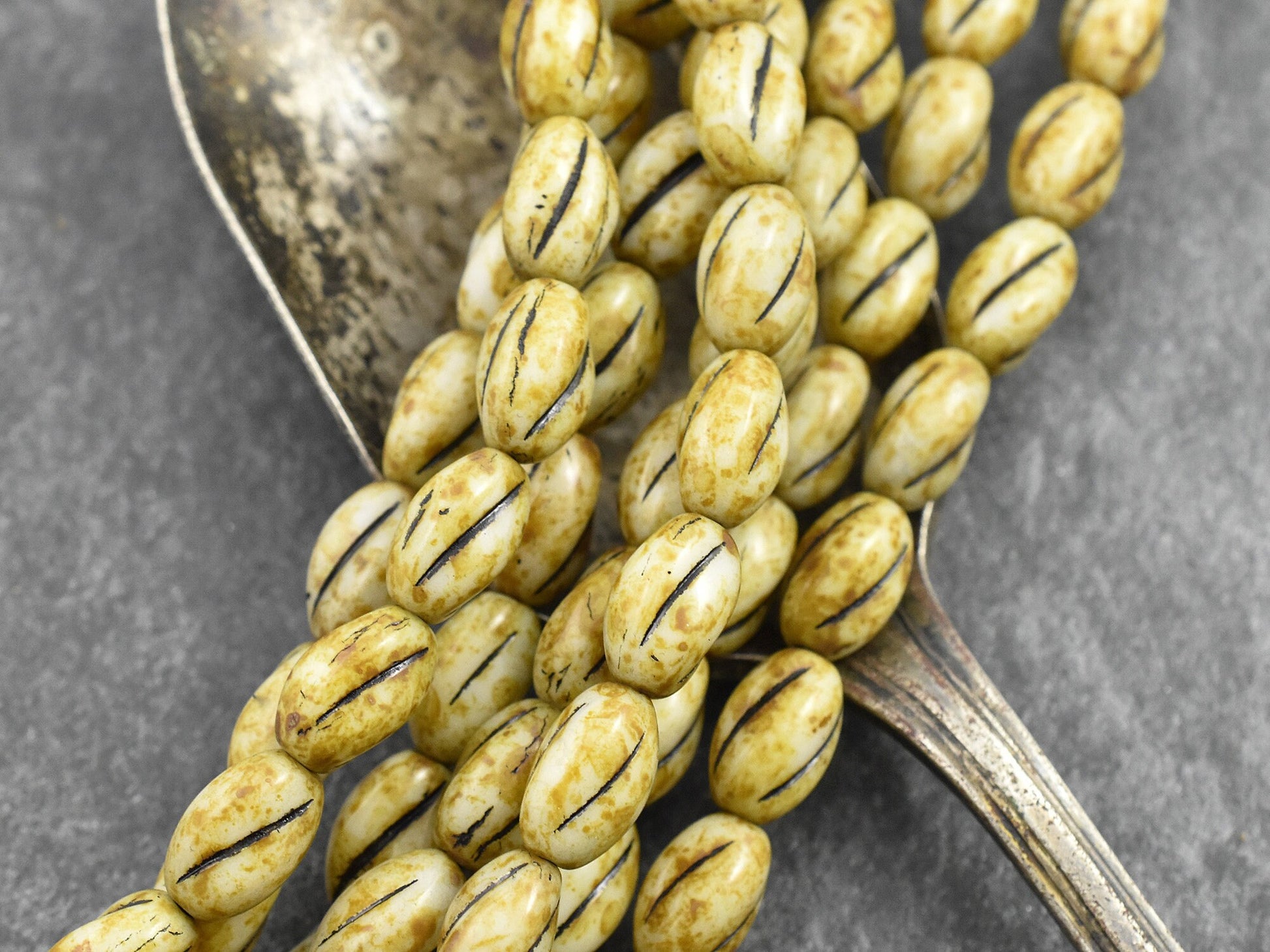 Picasso Beads - Czech Glass Beads - Oval Beads - Coffee Bean Beads - 16pcs - 8x11mm - (1767)