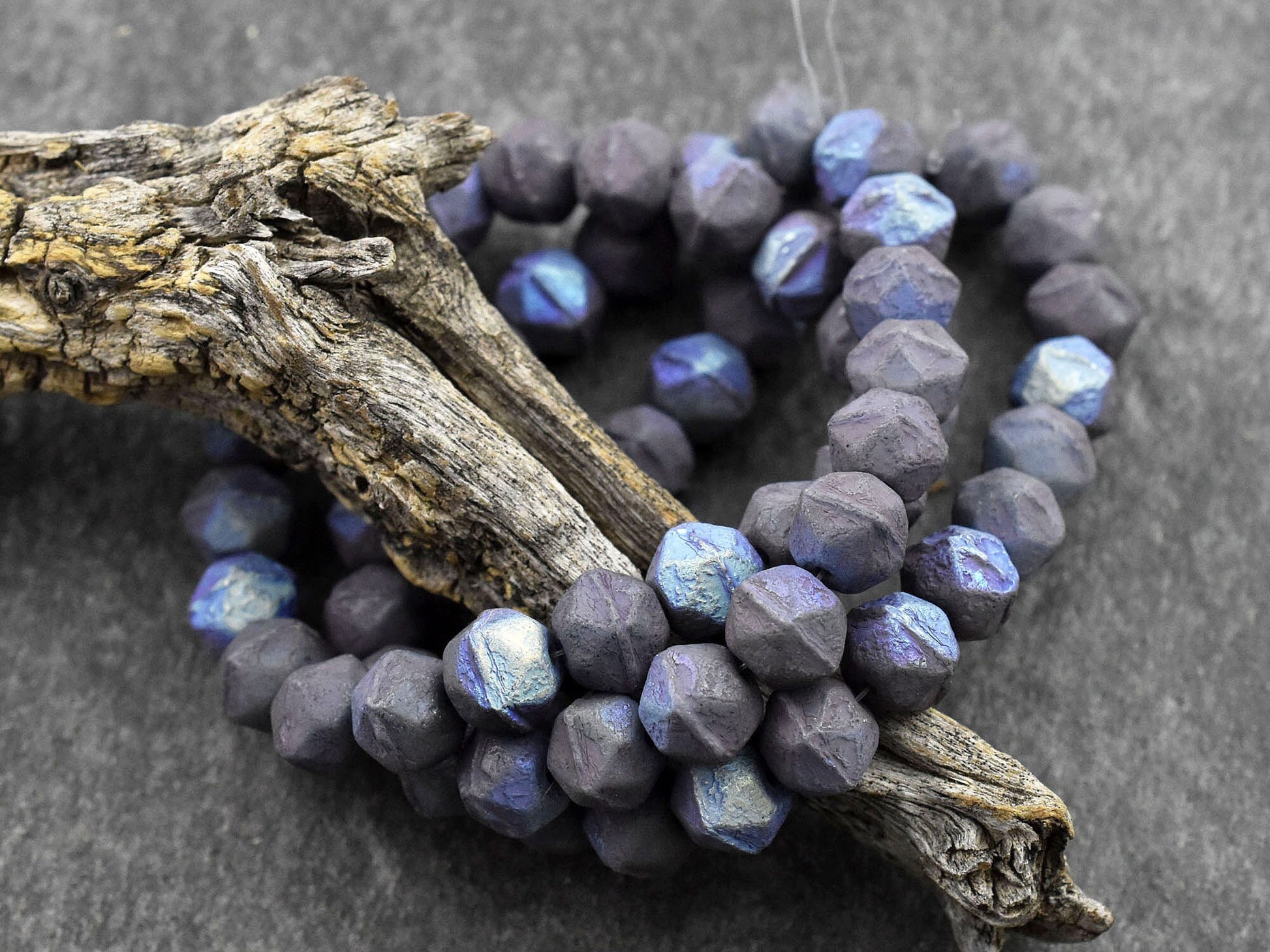 Czech Glass Beads - Purple Beads - English Cut Beads - Round Beads - Antique Cut - 8mm - 20pcs - (3941)