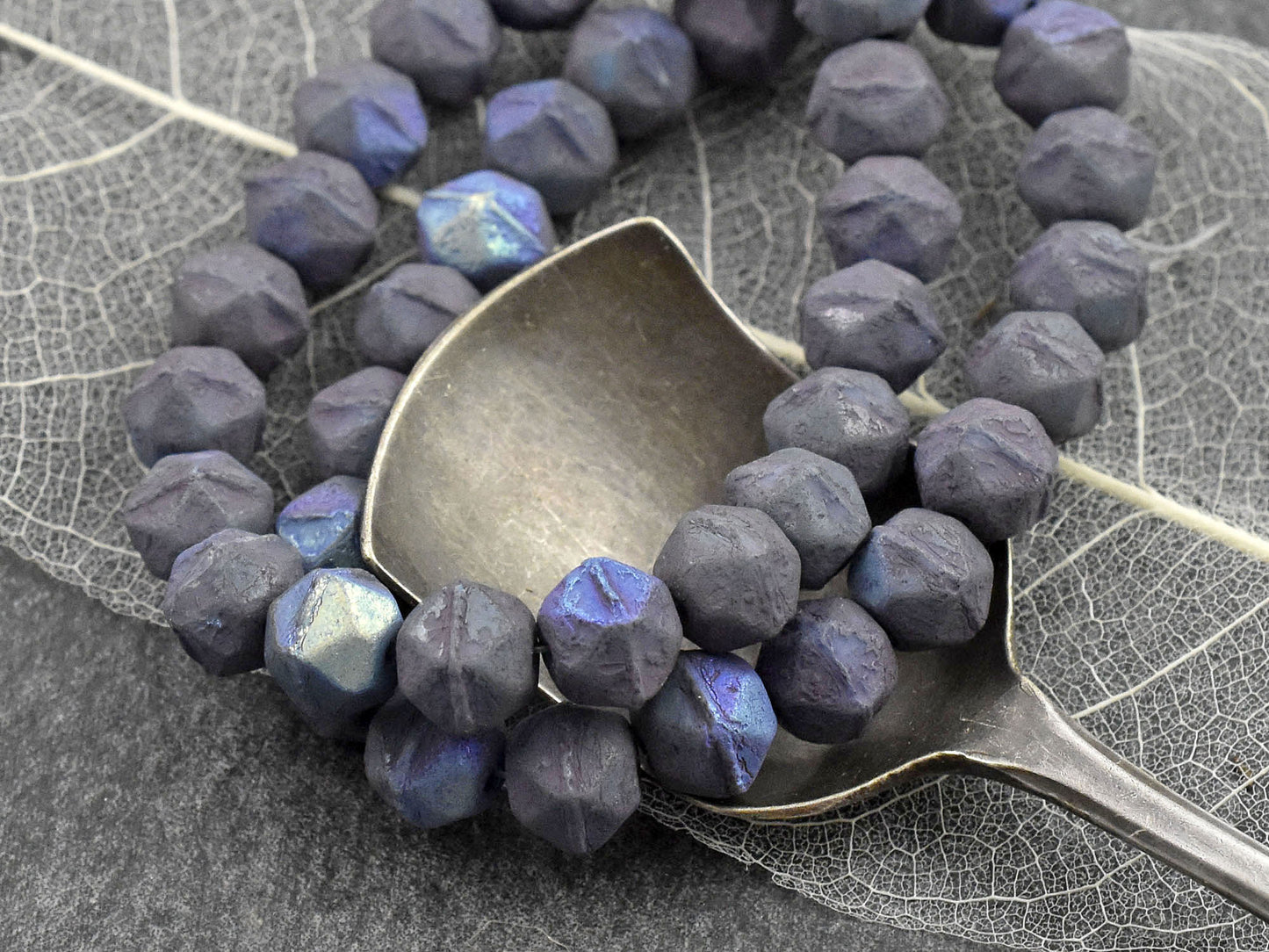 Czech Glass Beads - Purple Beads - English Cut Beads - Round Beads - Antique Cut - 8mm - 20pcs - (3941)