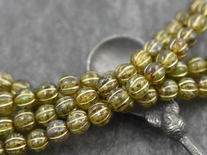 Melon Beads - Czech Glass Beads - Round Beads - Green Beads - 8mm - 16pcs - (2850)